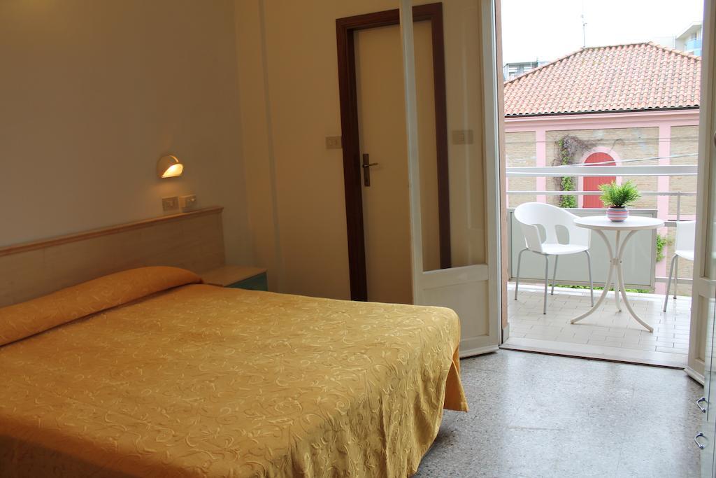Hotel Madrid Cattolica Rum bild